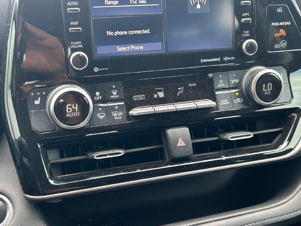 Used 2020 Toyota Highlander XLE FWD image 32