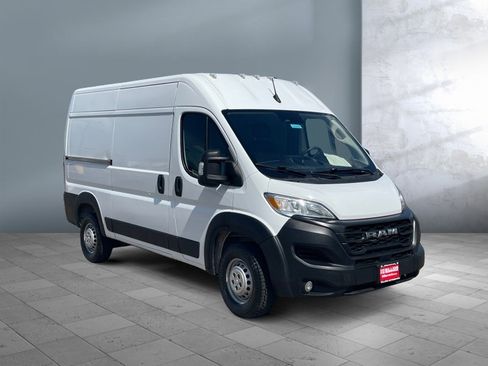 Used 2024 RAM ProMaster 2500 w/ Convenience Group FWD image 8