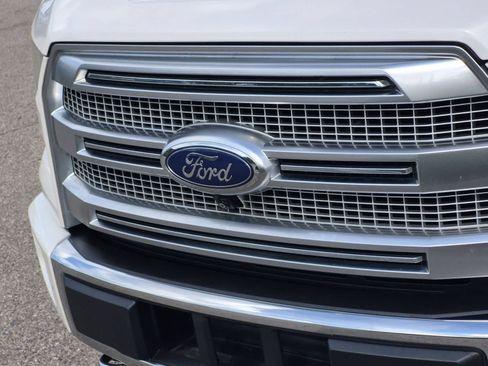 Used 2015 Ford F150 Platinum w/ Equipment Group 701A Luxury AWD/4WD image 12