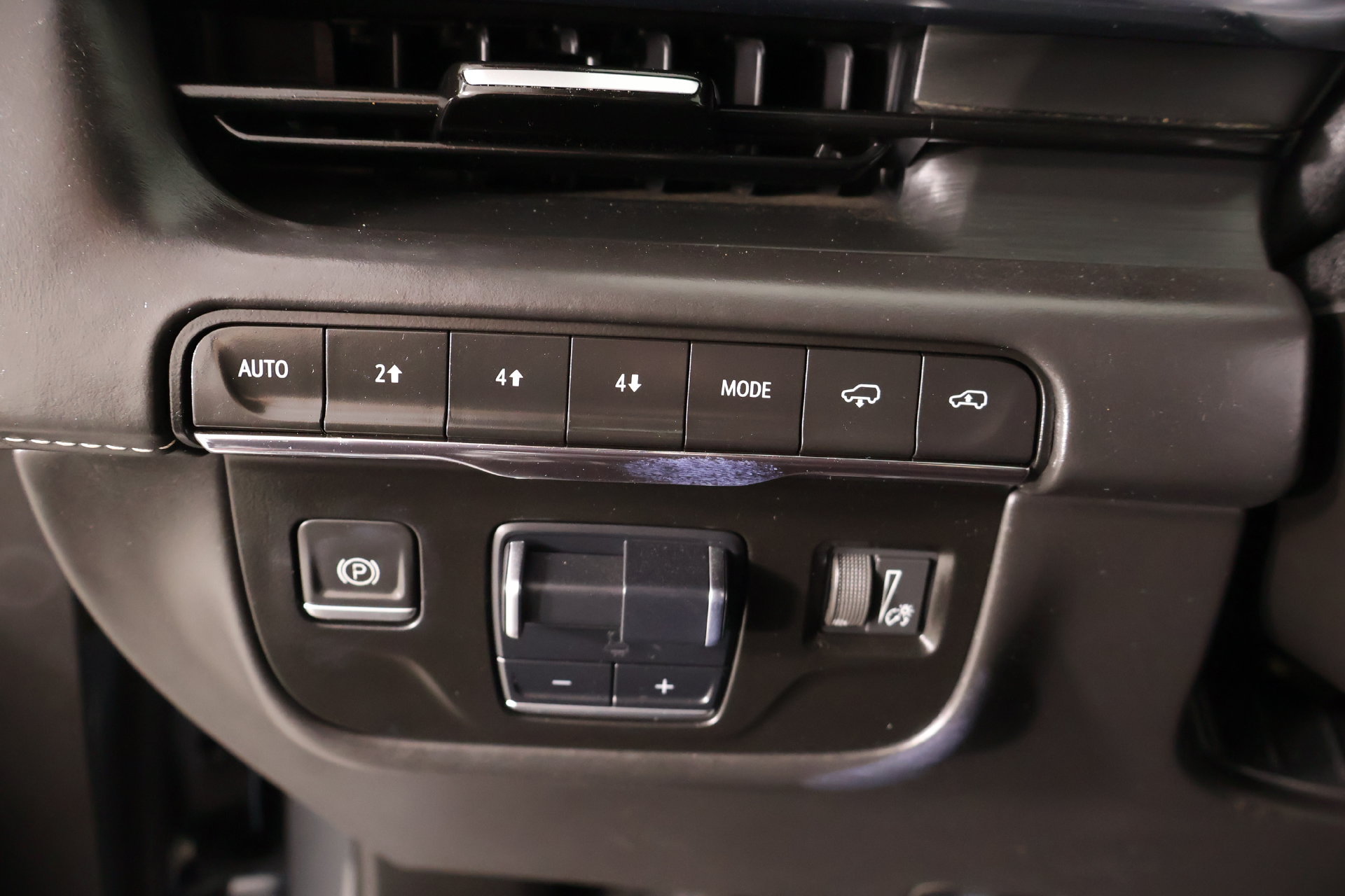 Used 2021 Cadillac Escalade Sport Platinum w/ LPO, ONYX Package AWD/4WD image 8