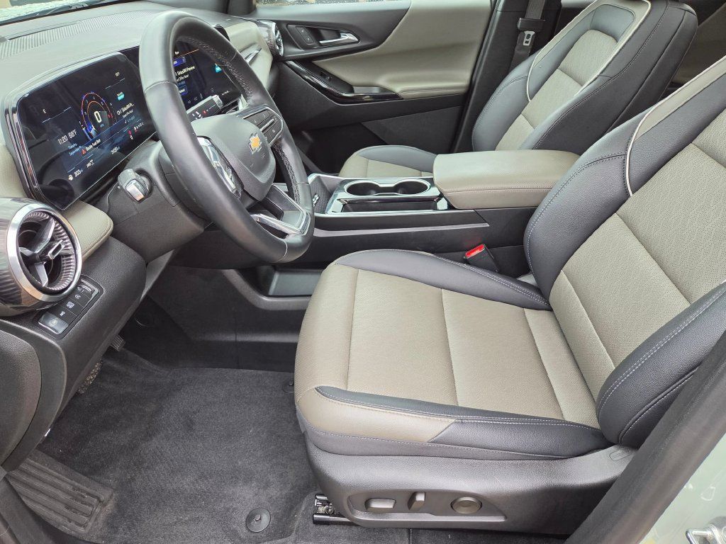 Used 2025 Chevrolet Equinox LT w/ Convenience Package II AWD/4WD image 15