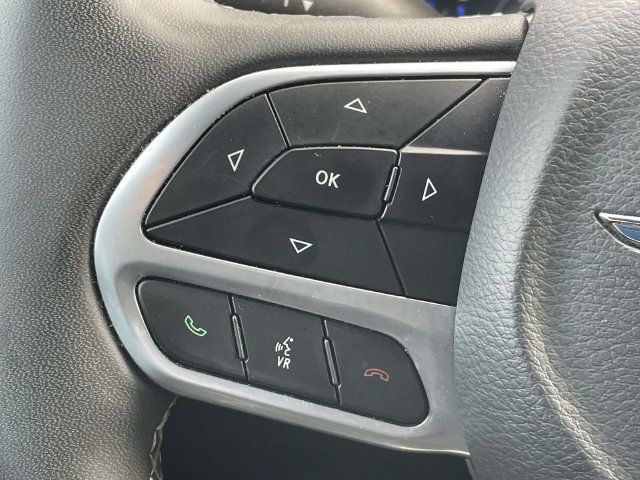 Used 2025 Chrysler Pacifica Select FWD image 21