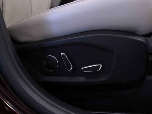 Used 2018 Ford Edge Titanium w/ Equipment Group 302A FWD image 17