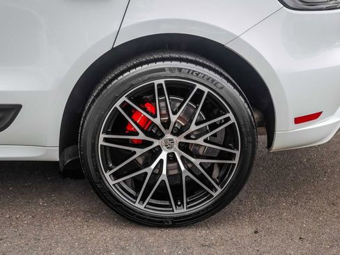 Used 2024 Porsche Macan AWD/4WD image 15