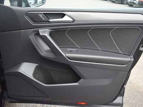 Used 2023 Volkswagen Tiguan SE image 42