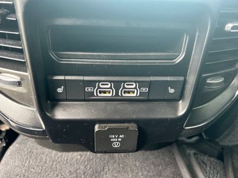 Used 2025 RAM 2500 Limited AWD/4WD image 19