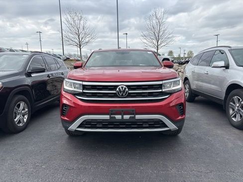 Used 2023 Volkswagen Atlas Cross Sport SE w/ Panoramic Sunroof Package FWD image 4