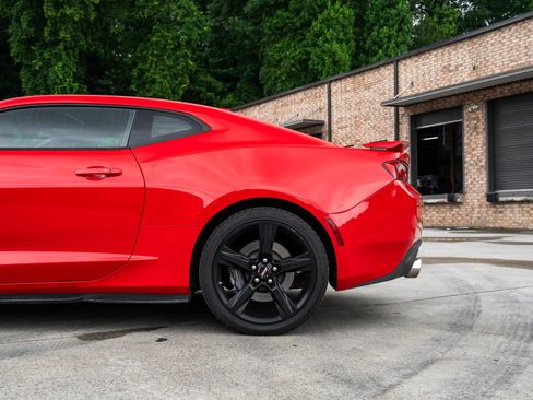 Used 2017 Chevrolet Camaro SS RWD image 5