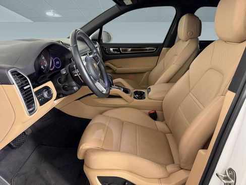 Used 2023 Porsche Cayenne Platinum Edition image 5