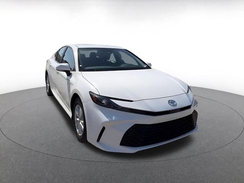 Used 2025 Toyota Camry LE FWD image 3