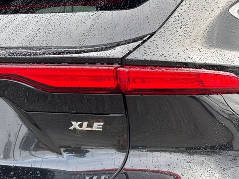 Certified 2024 Toyota Venza XLE image 28