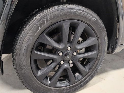 Used 2019 Jeep Grand Cherokee Altitude image 9