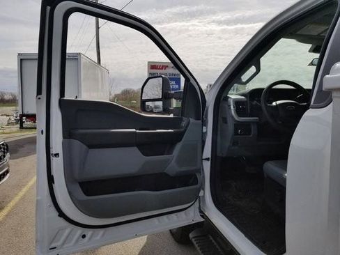 New 2025 Ford F550 4x4 Regular Cab Super Duty image 18