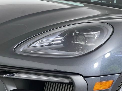 Certified 2022 Porsche Macan S AWD/4WD image 14