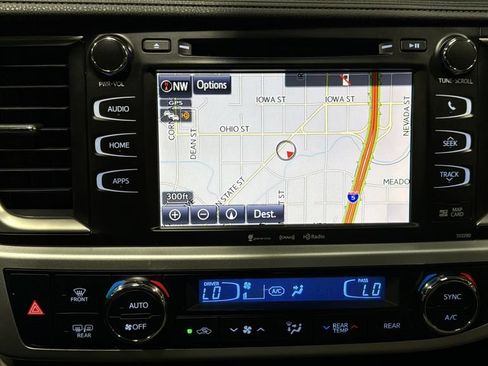 Used 2019 Toyota Highlander XLE AWD/4WD image 28