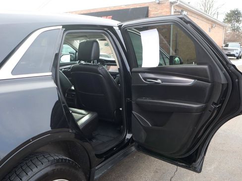 Used 2017 Cadillac XT5 Luxury w/ Driver Awareness Package FWD image 13