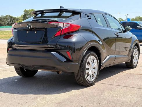 Used 2020 Toyota C-HR LE FWD image 3