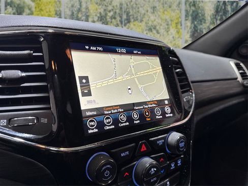 Used 2020 Jeep Grand Cherokee Altitude AWD/4WD image 23