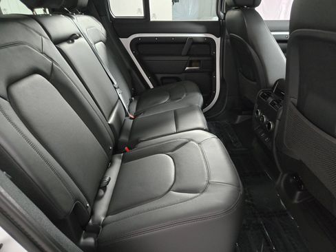 New 2026 Land Rover Defender 110 X-Dynamic SE AWD/4WD image 18