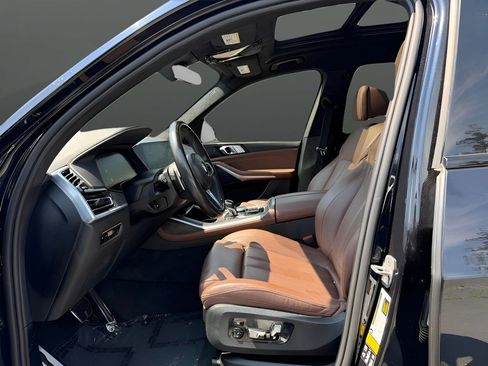 Used 2022 BMW X7 xDrive40i w/ M Sport Package AWD/4WD image 10