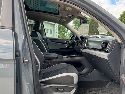 Used 2024 Volkswagen Atlas Peak Edition SEL AWD/4WD image 11