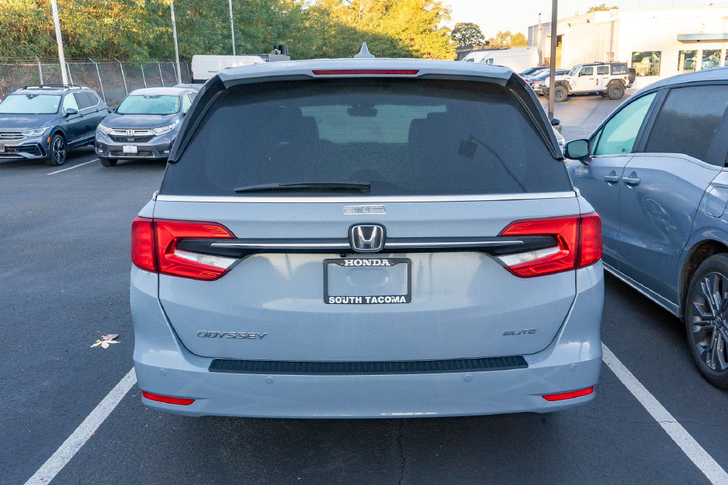 Used 2024 Honda Odyssey Elite image 4