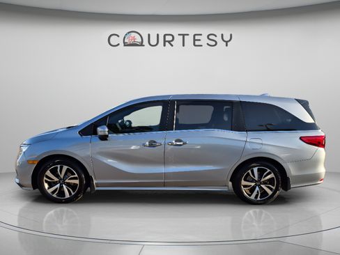 Used 2023 Honda Odyssey Touring image 2