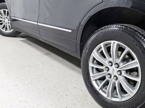 Used 2018 Cadillac XT5 Luxury image 12