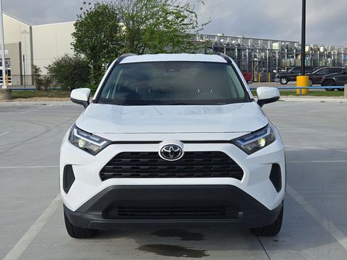 Used 2025 Toyota RAV4 XLE AWD/4WD image 10