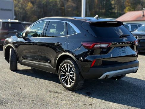 Used 2023 Ford Escape SE image 3