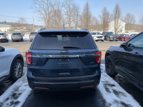 Used 2019 Ford Explorer XLT w/ Equipment Group 202A AWD/4WD image 7