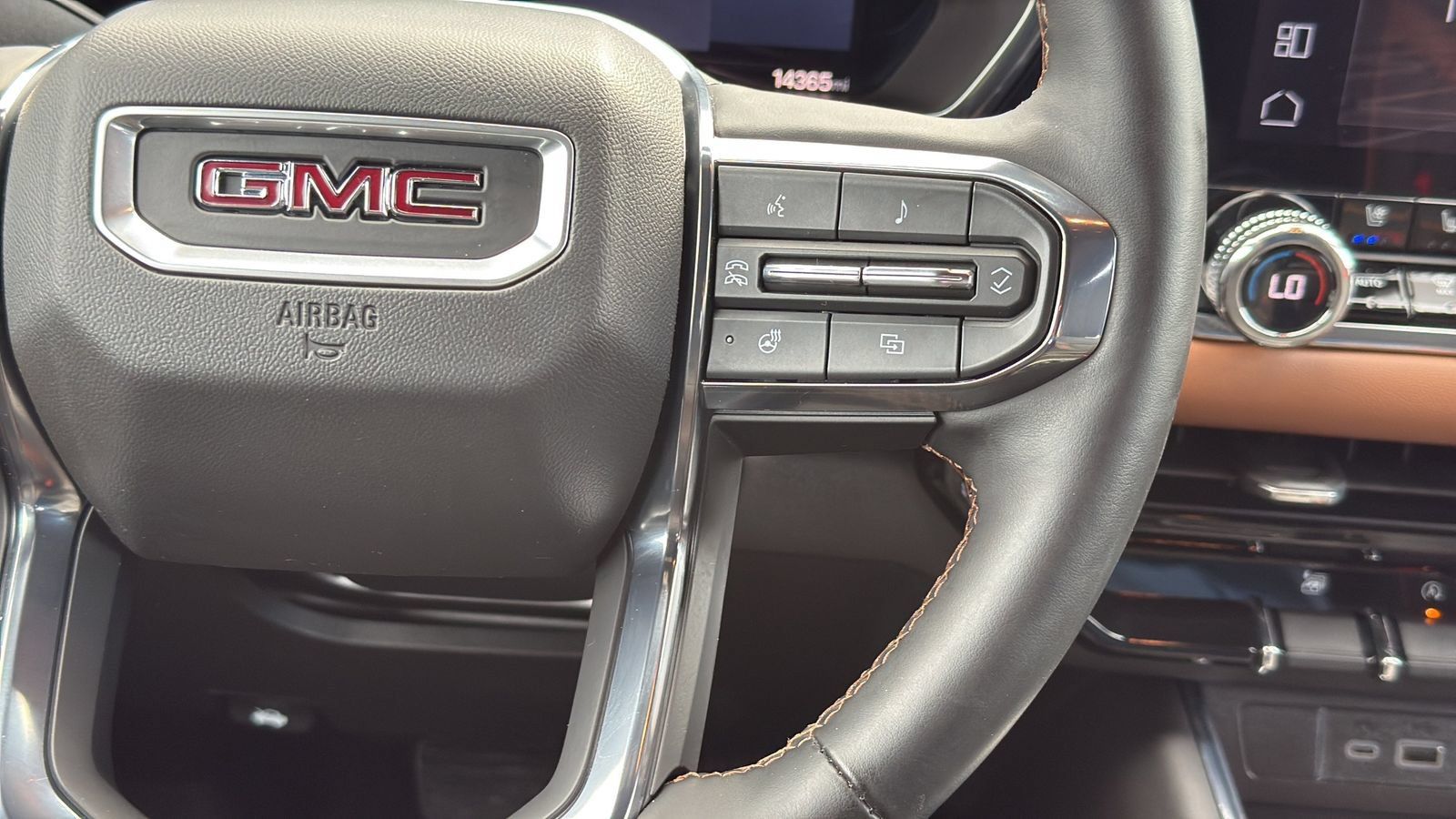 Used 2024 GMC Canyon AT4 w/ AT4 Premium Package AWD/4WD image 15