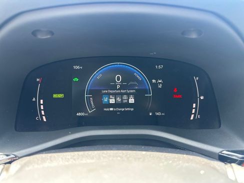 Used 2025 Toyota Camry SE w/ Convenience Package FWD image 3