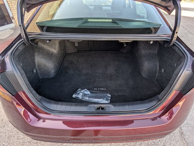 Used 2025 Nissan Altima 2.5 SV FWD image 18