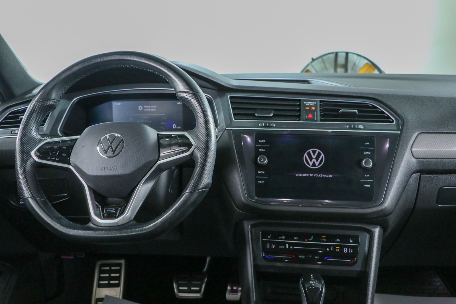 Used 2022 Volkswagen Tiguan SE R-Line FWD image 17