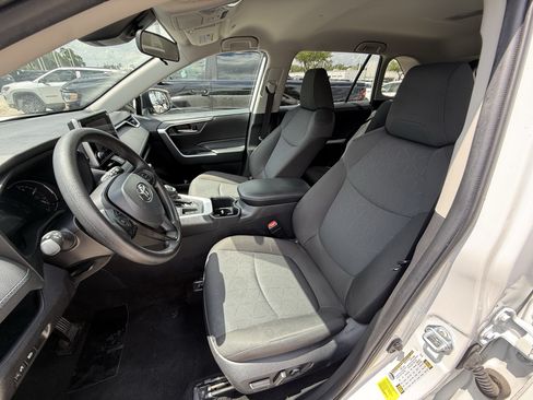 Used 2025 Toyota RAV4 XLE FWD image 27