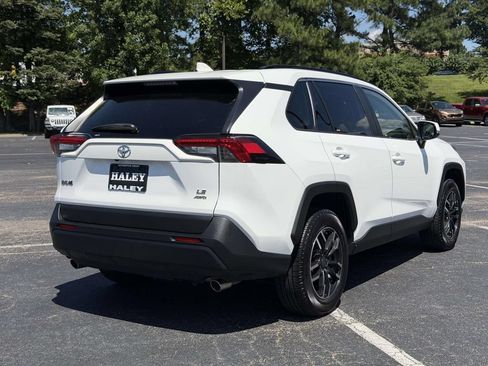 Used 2019 Toyota RAV4 LE w/ Carpet Mat Package AWD/4WD image 19