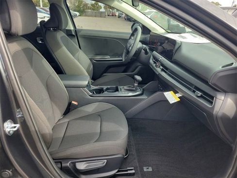 New 2026 Kia K4 LXS image 7