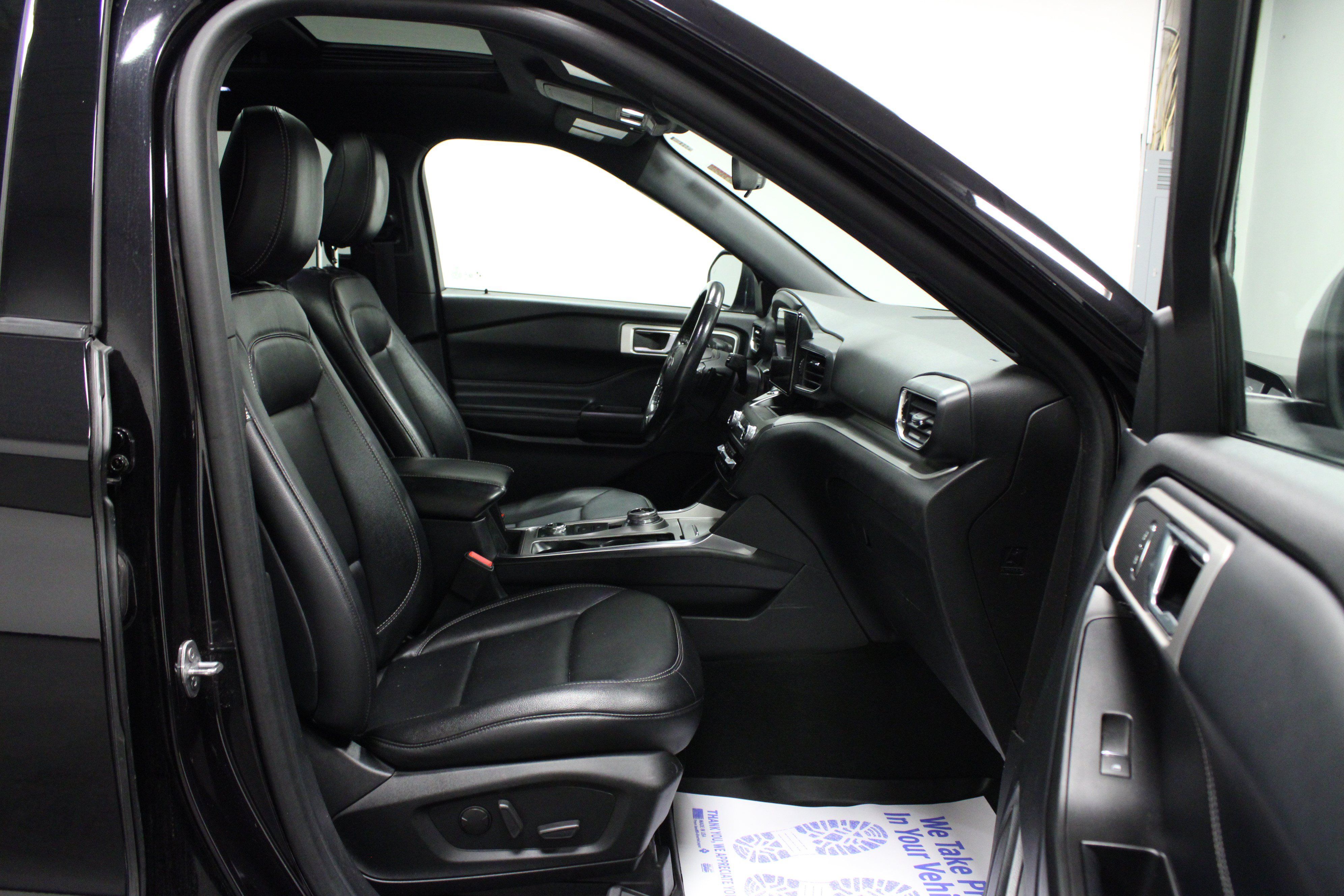 Used 2020 Ford Explorer XLT w/ Equipment Group 202A AWD/4WD image 17