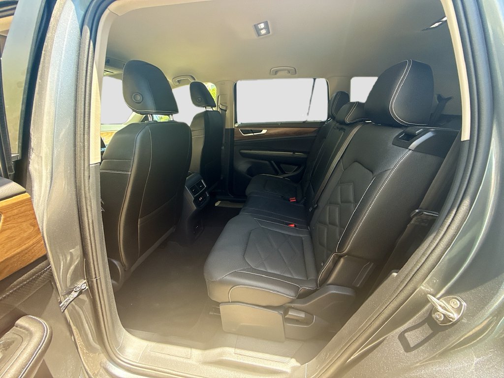 Used 2025 Volkswagen Atlas SE AWD/4WD image 26
