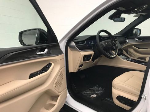 New 2025 Jeep Grand Cherokee L Limited image 11