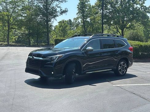 Used 2023 Subaru Ascent Limited w/ Technology Package AWD/4WD image 3