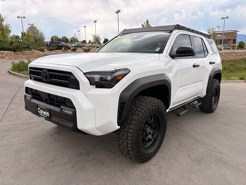 Used 2025 Toyota 4Runner SR5 AWD/4WD image 3