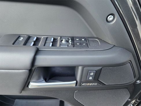 New 2025 Land Rover Defender 130 X-Dynamic SE image 10