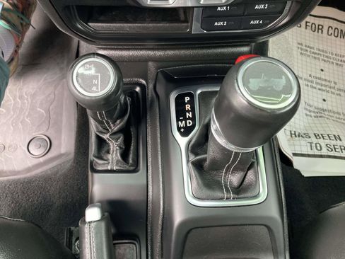 Used 2022 Jeep Wrangler Unlimited Sahara w/ Cold Weather Group AWD/4WD image 25