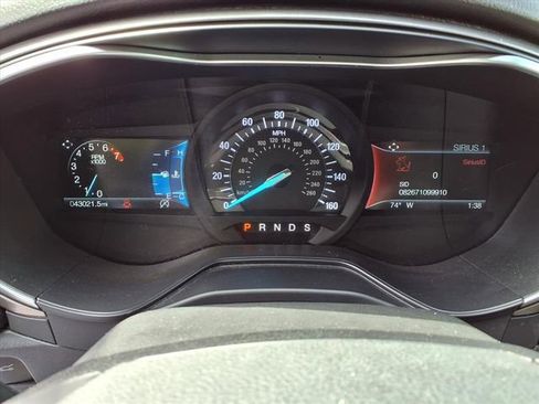Used 2019 Ford Fusion SE image 12
