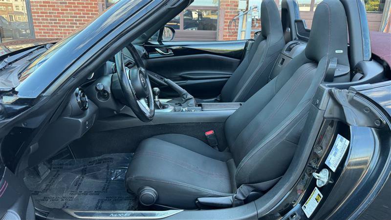 Used 2018 MAZDA MX-5 Miata Club RWD image 12