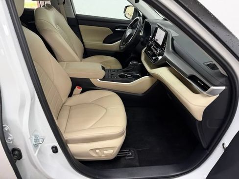 Used 2025 Toyota Highlander XLE AWD/4WD image 43