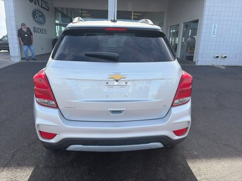 Used 2017 Chevrolet Trax LT w/ LT Convenience Package FWD image 4