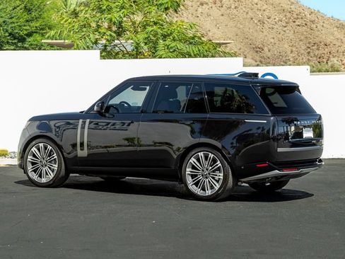 Used 2025 Land Rover Range Rover SE AWD/4WD image 9